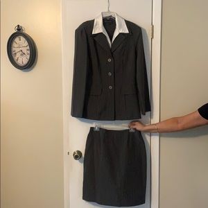 Business suit with skirt